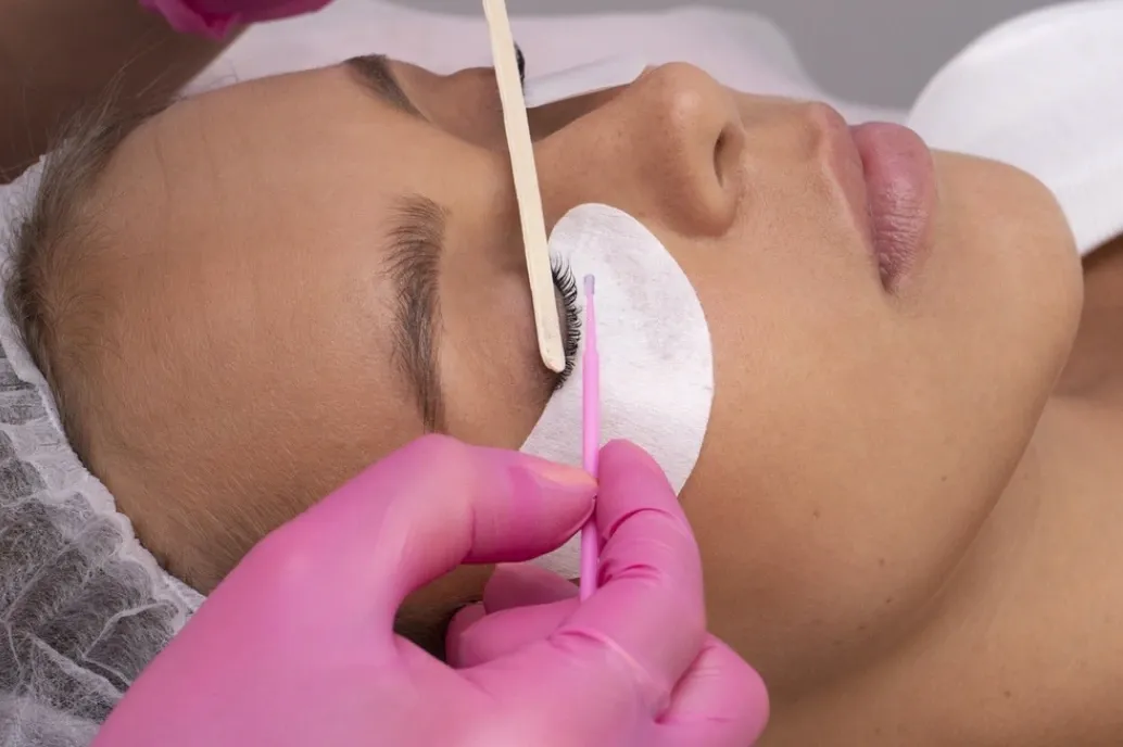 Aplicação Avançada de Cílios + Kit Inicial (Curso Presencial)